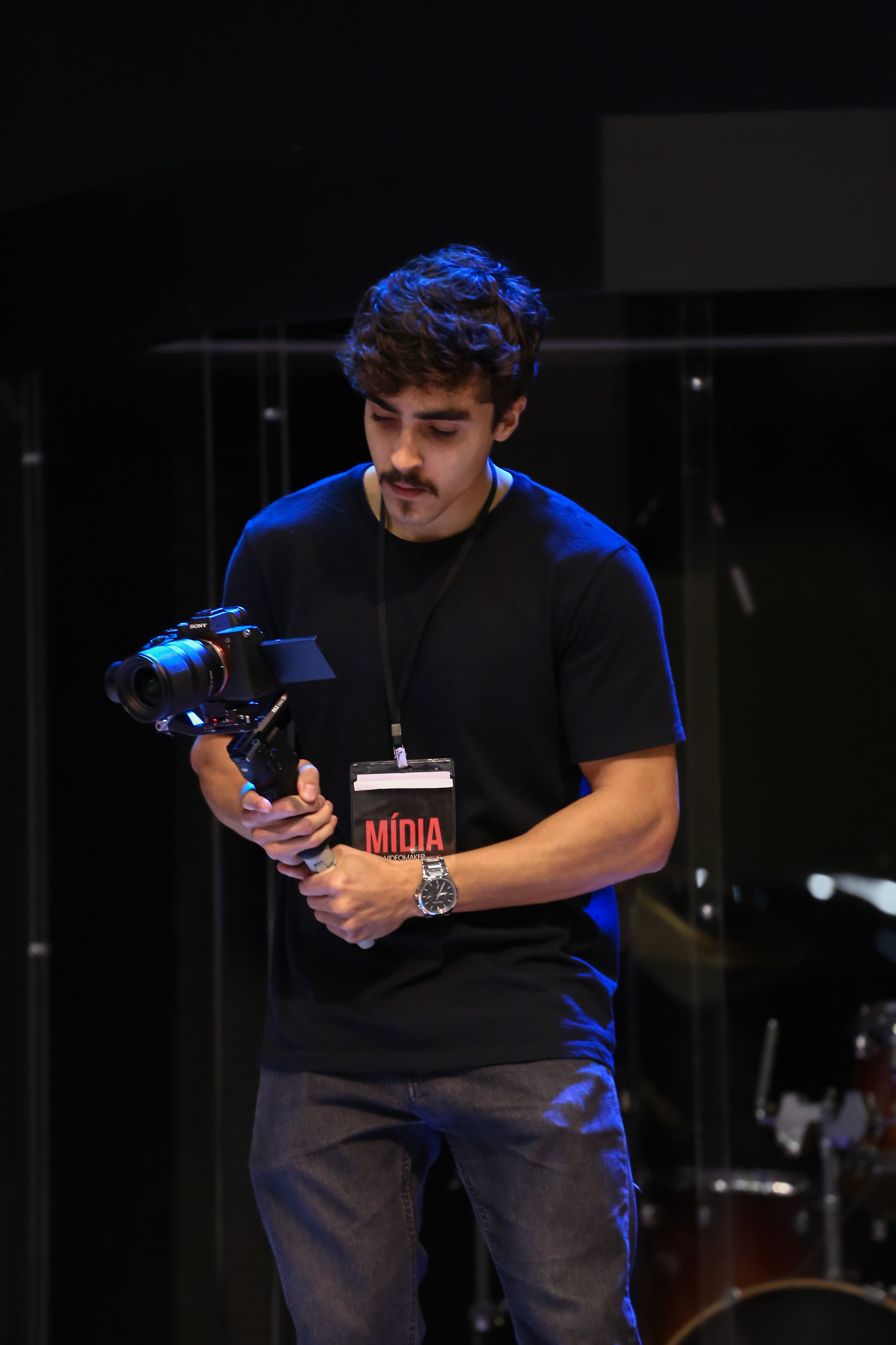 Breno França em produção, câmera Sony em gimbal